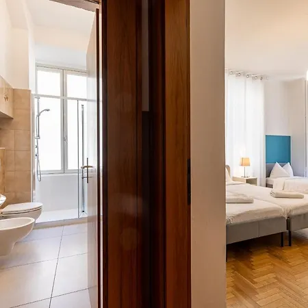 Mia - With Private Bath Center Больцано