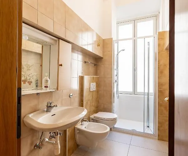 Mia - With Private Bath Center Апартаменты